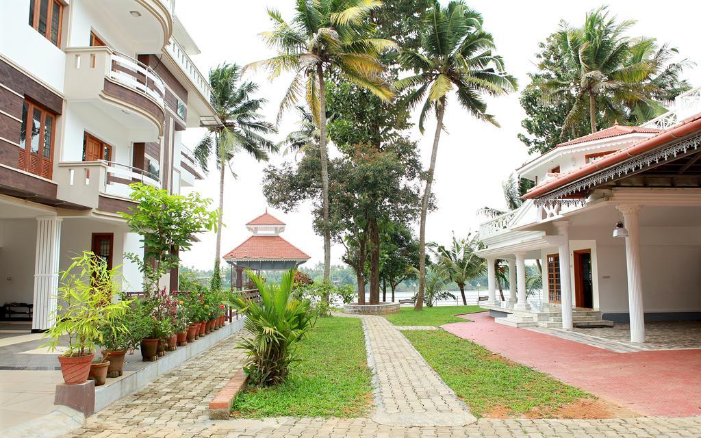 The Health Village Alwaye Buitenkant foto